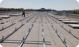 Proces pokládání panelové konstrukce